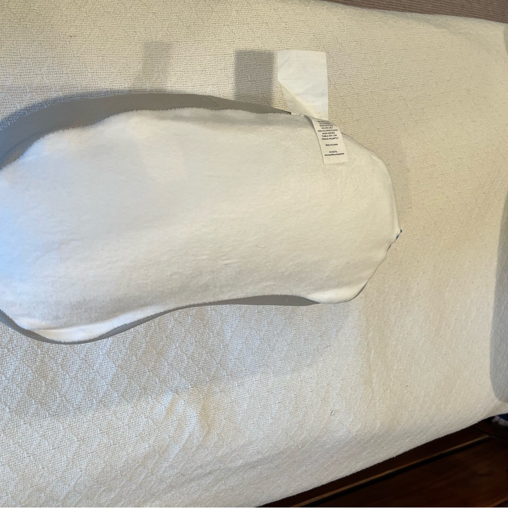 2 Pillow bolsters from shoulder sleep system. White. With zipper cover